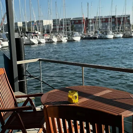 Hausboot Kaddi's Sundream - Huus & - Burgstaaken Ботель *