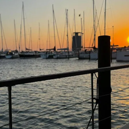 보트호텔 Hausboot Kaddi's Sundream - Huus & *