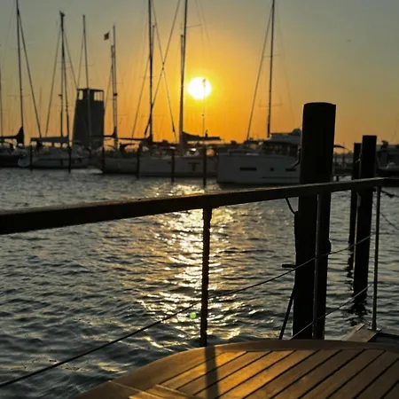 Hausboot Kaddi`s Sundream - Huus&meer Fehmarn