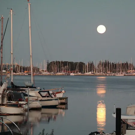 Hausboot Kaddi's Sundream - Huus & 보트호텔 페마른