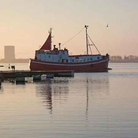 Hausboot Kaddi's Sundream - Huus & Hotel na wodzie