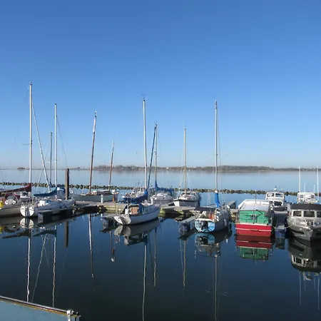 Hausboot Kaddi's Sundream - Huus & - Burgstaaken Ботель *